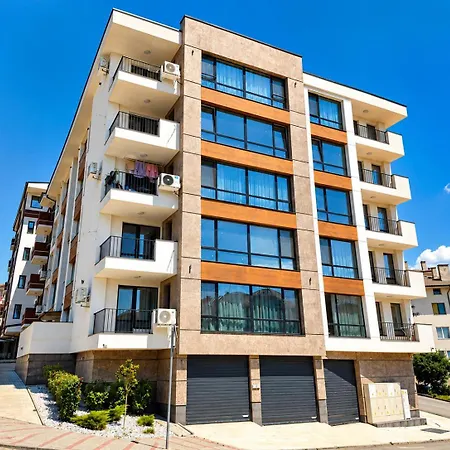 Апартамент Vesta View- Panoramic With Free Parking In Велико Търново